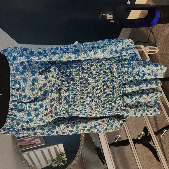 Off the Shoulder Dress - Picture 4 of 4